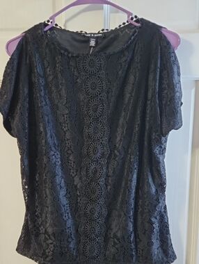 Cable & Gauge Black Lace Short Sleeve Top